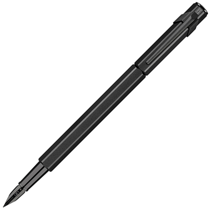 849 Black Code Täytekynä Medium ryhmässä Kynät / Fine Writing / Täytekynät @ Pen Store (135638)