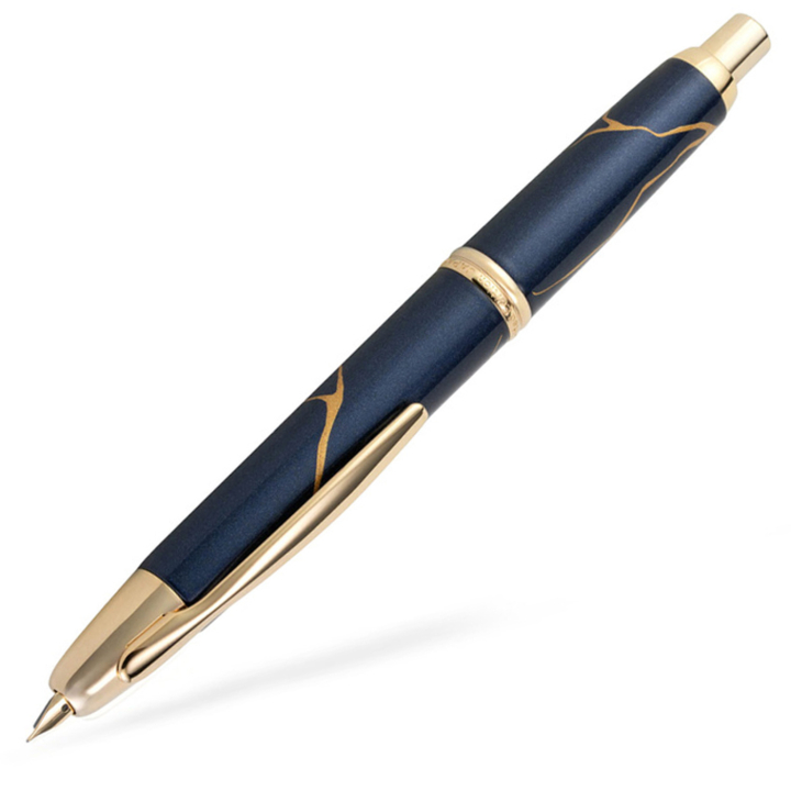 Capless Täytekynä Limited Edition 2026 Golden Journey ryhmässä Kynät / Fine Writing / Täytekynät @ Pen Store (138176_r)