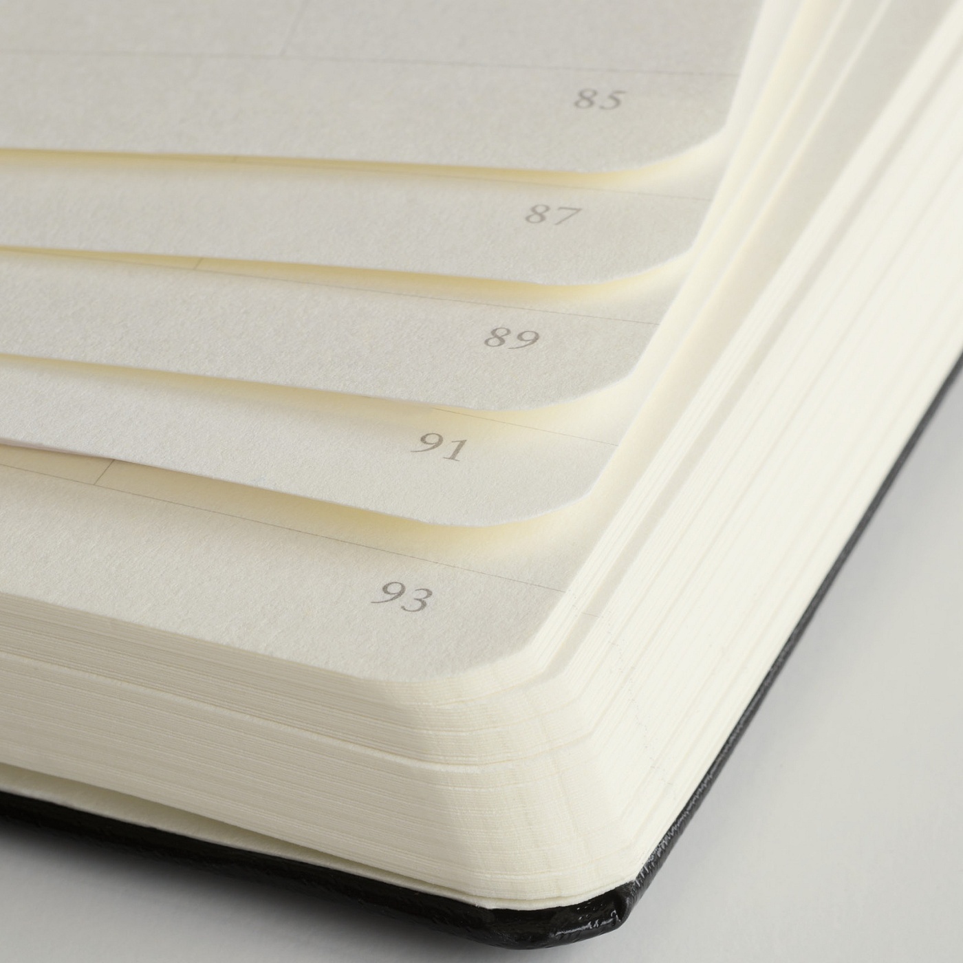 Notebook A6 Softcover Ruled Black ryhmässä Paperit ja Lehtiöt / Kirjoitus ja muistiinpanot / Muistikirjat @ Pen Store (100793)
