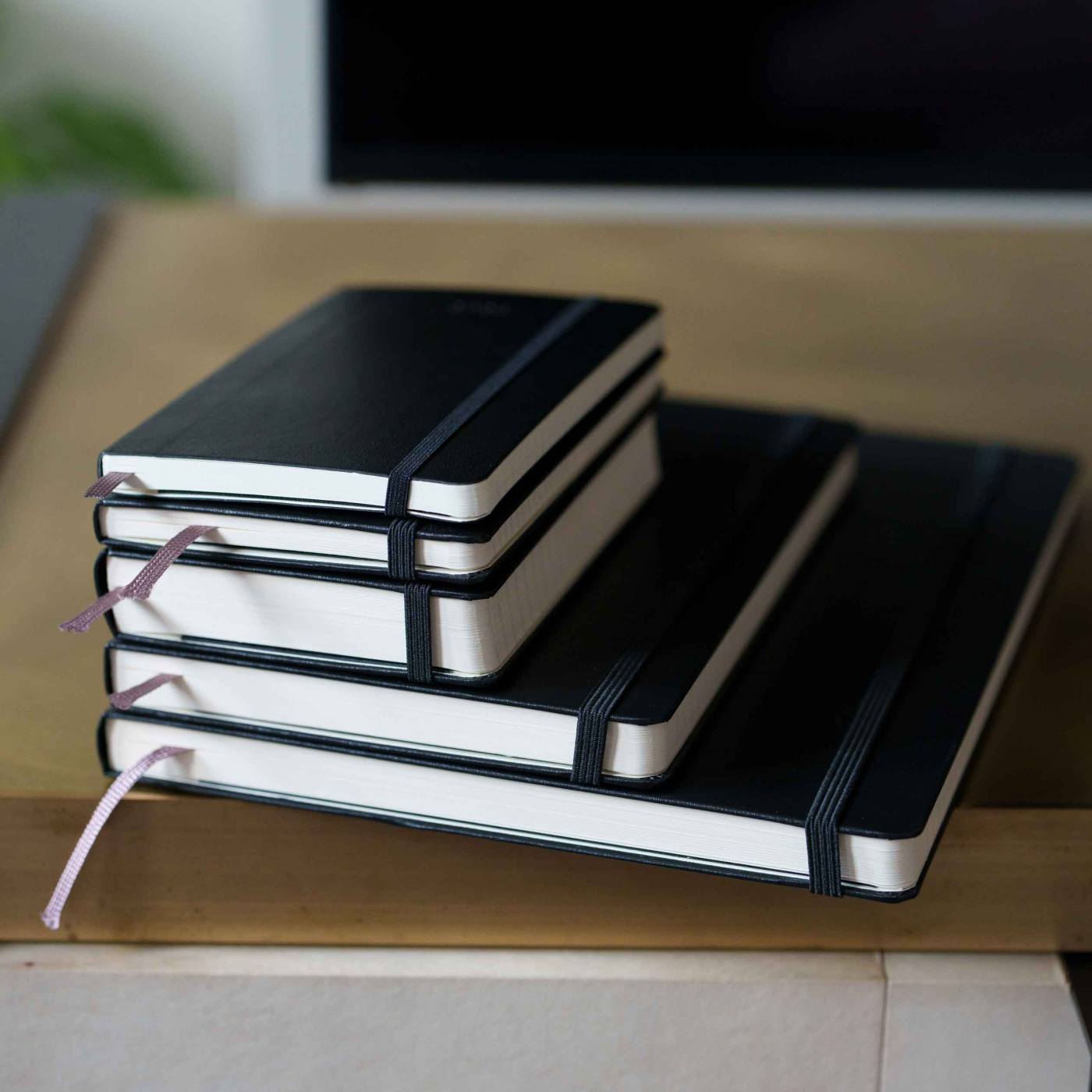Kalenteri 12M Monthly 2027 Softcover Pocket Black