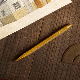 Classic Revolve Sketching Pencil 2 mm Brass ryhmässä Kynät / Taiteilijakynät / Luonnostelukynät @ Pen Store (101378)