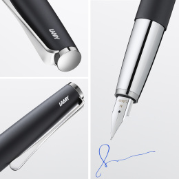 Studio Black Täytekynä ryhmässä Kynät / Fine Writing / Täytekynät @ Pen Store (101925_r)
