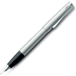 Studio Steel Täytekynä Broad ryhmässä Kynät / Fine Writing / Täytekynät @ Pen Store (101942)