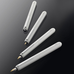Dialog 3 Piano White Fountain pen Extra Fine ryhmässä Kynät / Fine Writing / Täytekynät @ Pen Store (102111)