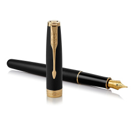 Sonnet Musta/Kulta Täytekynä Medium ryhmässä Kynät / Fine Writing / Täytekynät @ Pen Store (104695)