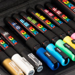 Posca Marker 24-setti Rubbercase ryhmässä Kynät / Taiteilijakynät / Maalitussit @ Pen Store (110396)