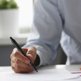 IM Achromatic Black Kuulakärkikynä ryhmässä Kynät / Kirjoittaminen / Mustekynät @ Pen Store (111897)