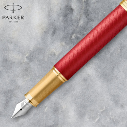IM Premium Red/Gold Täytekynä ryhmässä Kynät / Fine Writing / Täytekynät @ Pen Store (112692_r)