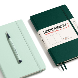Notebook A5 Medium Forest Green ryhmässä Paperit ja Lehtiöt / Kirjoitus ja muistiinpanot / Muistikirjat @ Pen Store (129427_r)