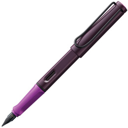 Safari Täytekynä Violet Blackberry ryhmässä Kynät / Fine Writing / Täytekynät @ Pen Store (131058_r)