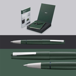 2000 Täytekynä Pine Green Limited Edition 2024 ryhmässä Kynät / Fine Writing / Täytekynät @ Pen Store (133829)