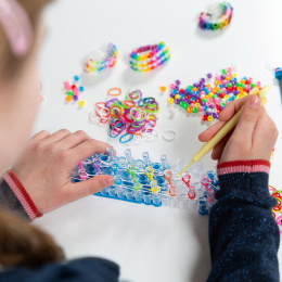 Loom-nauhat XXL-paketti + säilytyslaatikko ryhmässä Kids / Hauskaa oppimista / Korut ja helmet / DIY-paketti @ Pen Store (134890)