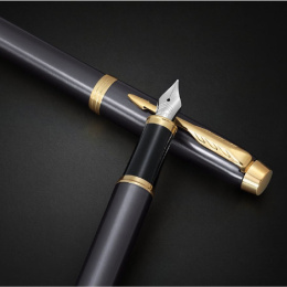IM Grey/Gold Täytekynä ryhmässä Kynät / Fine Writing / Täytekynät @ Pen Store (135471_r)