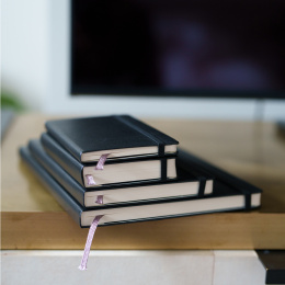 Kalenteri 18M WeekNote Soft Cover Pocket Black ryhmässä Paperit ja Lehtiöt / Kalenterit / 18 kk kalenterit @ Pen Store (135587)
