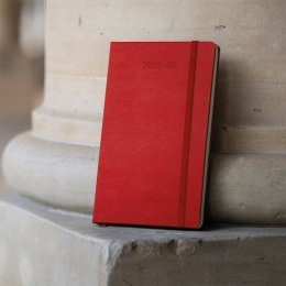 Kalenteri 18M WeekNote Hard Cover Large Red ryhmässä Paperit ja Lehtiöt / Kalenterit / 18 kk kalenterit @ Pen Store (135602)