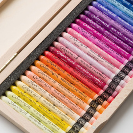 Neocolor II Aquarelle 50 years Wooden Box 50-sarja ryhmässä Taiteilijatarvikkeet / Taiteilijavärit / Pastellivärit / Vahapastellit @ Pen Store (135633)