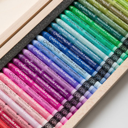 Neocolor II Aquarelle 50 years Wooden Box 50-sarja ryhmässä Taiteilijatarvikkeet / Taiteilijavärit / Pastellivärit / Vahapastellit @ Pen Store (135633)