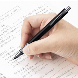 Lyijytäytekynä Kuru Toga Advance 0,5 mm Musta ryhmässä Kynät / Kirjoittaminen / Lyijytäytekynät @ Pen Store (135815)