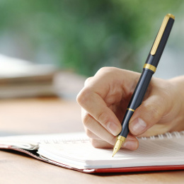 BISO Täytekynä Nebula Black ryhmässä Kynät / Fine Writing / Täytekynät @ Pen Store (136077_r)