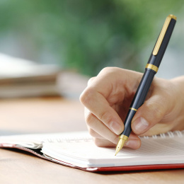 BISO Täytekynä Flame Red ryhmässä Kynät / Fine Writing / Täytekynät @ Pen Store (136079_r)