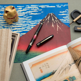 Sivellinkynä Fude Pen Akafuji ryhmässä Kynät / Taiteilijakynät / Sivellinkynät @ Pen Store (136647)