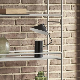 Sen Pöytävalaisin Musta ryhmässä Askartelu ja Harrastus / Harrastustarvikkeet / Valaisimet @ Pen Store (136671)