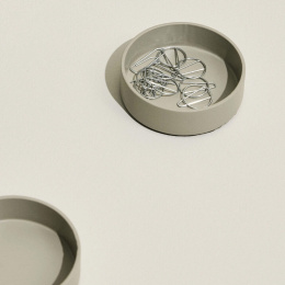 Pöytäsäilytys District Pyöreä Vaaleanharmaa ryhmässä Askartelu ja Harrastus / Järjestää / Kotitoimisto @ Pen Store (136677)