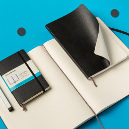 Classic Soft Cover Notebook Large Blue Dotted ryhmässä Paperit ja Lehtiöt / Kirjoitus ja muistiinpanot / Muistikirjat @ Pen Store (136828)