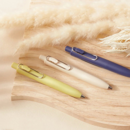 Kuulakärkikynä One P Peach Milk ryhmässä Kynät / Fine Writing / Kuulakärkikynät @ Pen Store (137067)