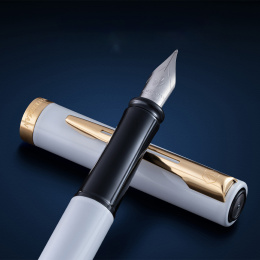 Impression White/Gold Täytekynä ryhmässä Kynät / Fine Writing / Täytekynät @ Pen Store (137398_r)