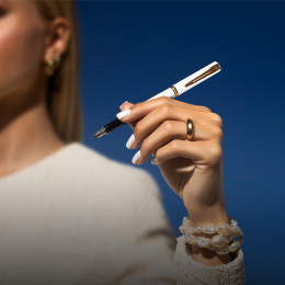 Impression White/Gold Täytekynä ryhmässä Kynät / Fine Writing / Täytekynät @ Pen Store (137398_r)