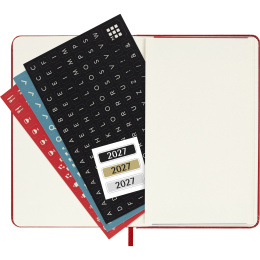 Kalenteri 12M Daily 2027 Hardcover Pocket Red ryhmässä Paperit ja Lehtiöt / Kalenterit / 12 kk kalenterit @ Pen Store (137435)