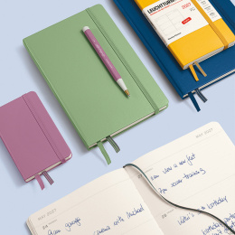Kalenteri Weekly Planner 2027 A5 Indigo ryhmässä Paperit ja Lehtiöt / Kalenterit / 12 kk kalenterit @ Pen Store (137492)