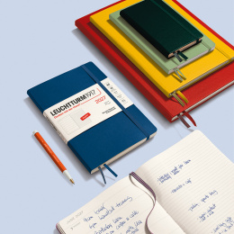 Kalenteri Weekly Planner & Notebook 2027 A6 Black ryhmässä Paperit ja Lehtiöt / Kalenterit / 12 kk kalenterit @ Pen Store (137505)
