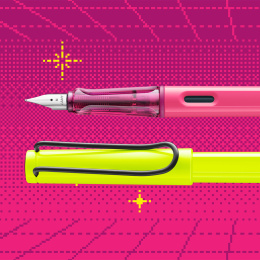 Safari Täytekynä Neon Pink ryhmässä Kynät / Fine Writing / Täytekynät @ Pen Store (137583_r)