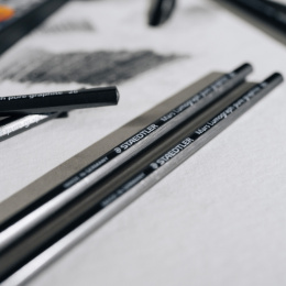 Grafiittikynät Mars Lumograph 6-setti ryhmässä Taiteilijatarvikkeet / Liidut ja lyijyt / Grafiitti ja lyijyt @ Pen Store (137602)