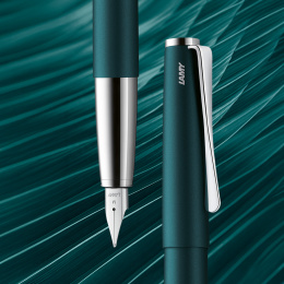 Studio Petrol Täytekynä ryhmässä Kynät / Fine Writing / Täytekynät @ Pen Store (138244_r)