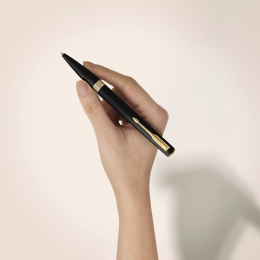 Meridian Matte Black/Gold Kuulakärkikynä ryhmässä Kynät / Fine Writing / Kuulakärkikynät @ Pen Store (138302)