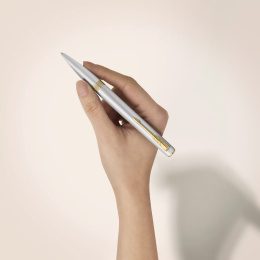 Meridian Chrome/Gold Kuulakärkikynä ryhmässä Kynät / Fine Writing / Kuulakärkikynät @ Pen Store (138306)