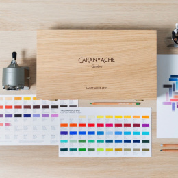 Luminance 6901 100 väriä Puulaatikko ryhmässä Kynät / Taiteilijakynät / Värikynät @ Pen Store (138427)